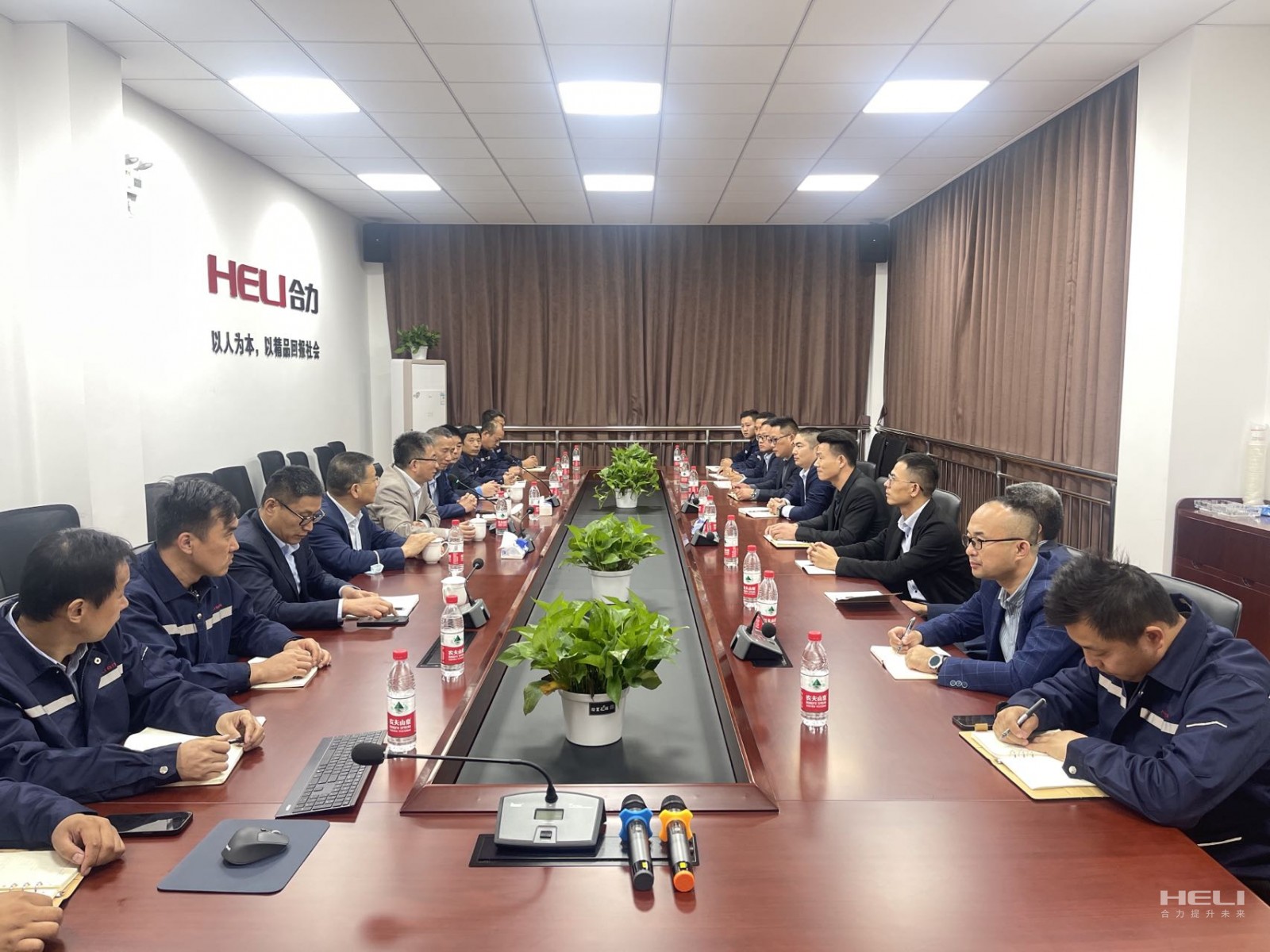 与上海BBIN宝盈集团昆山、嘉定分公司员工互换座谈.jpg
